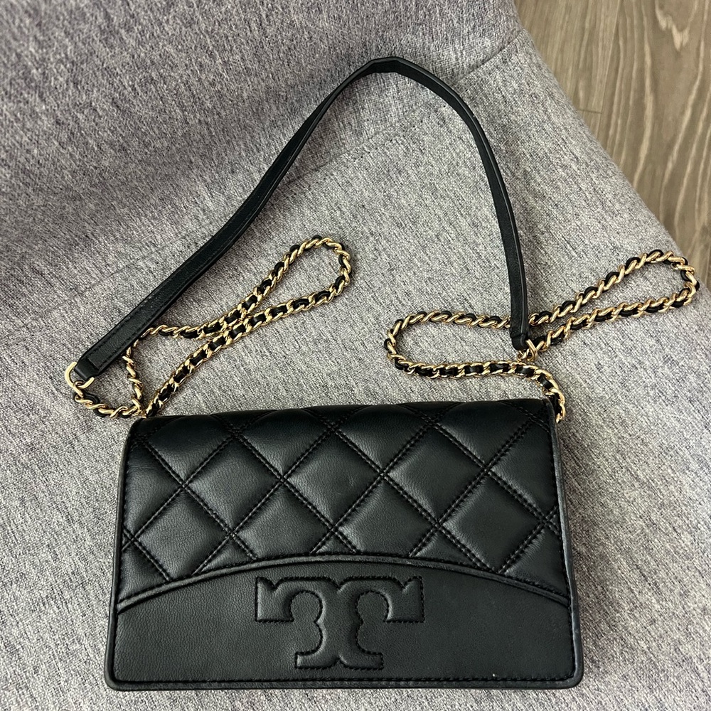 Tory Burch savanah chain flat crossbody bag